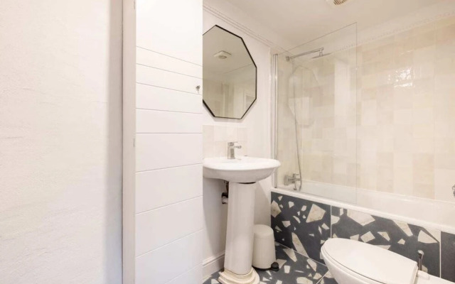 The Eltham Classic - Stunning 1bdr Flat With Garden