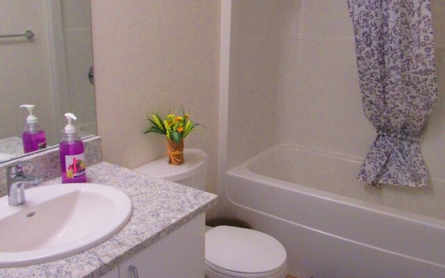 Trendy Dt Condo - 17th Ave+parking, Pets