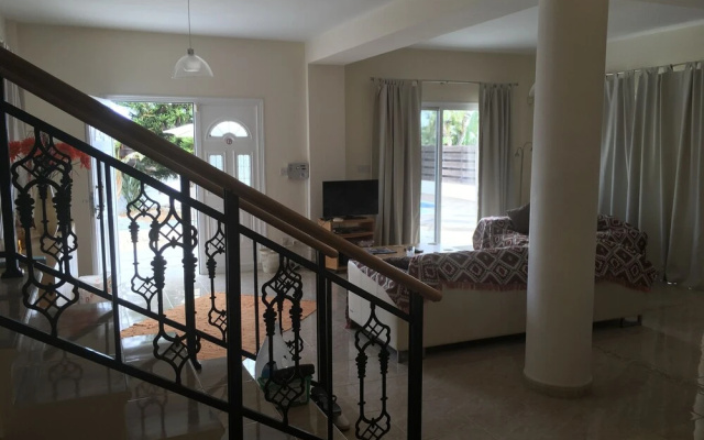 3 Bed Villa 10 Minutes Drive From Beautiful Beach