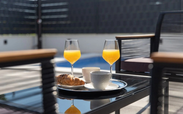 New Luxury Modern Four-bedroom Villa With Pool
