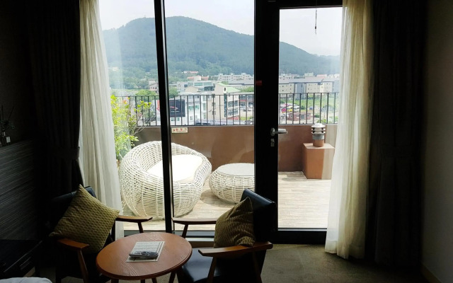 I-Jin Hotel