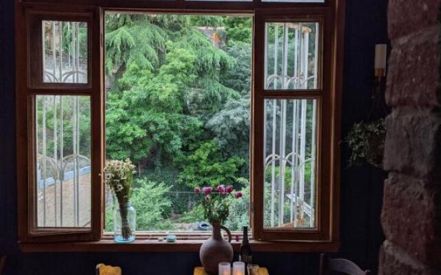 Majestic Historic Apartment