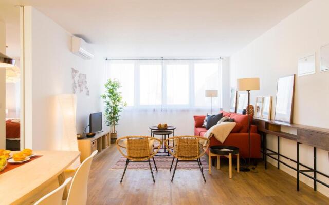 Amazing City Center 2 bdr flat!