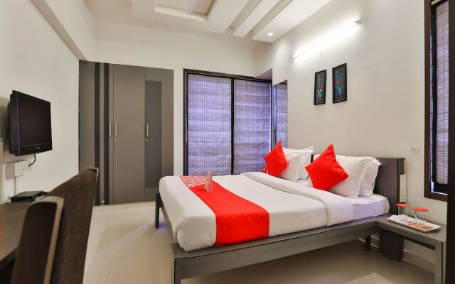 OYO 15508 Shreeji Sangeet Apartments