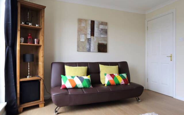 2 Bedroom Apartment off Leith Walk Sleeps 5