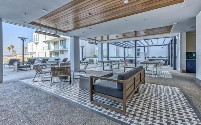 One Lux Stay at G8