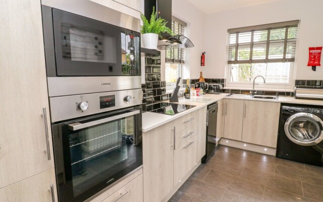 2 Ings Avenue