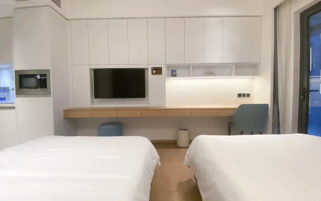 Rho Hotel