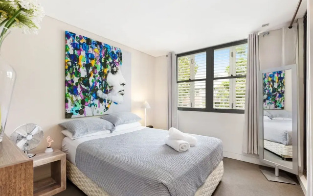 Surry Hills Modern Two Bedroom - 13 CRN