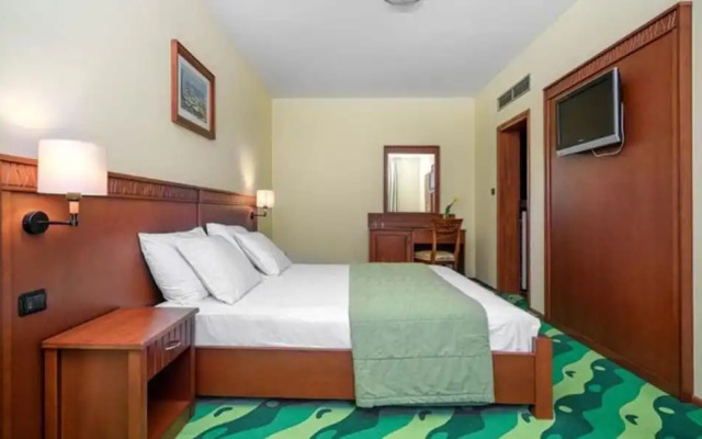 Delightful Park View Room With Breakfast Included