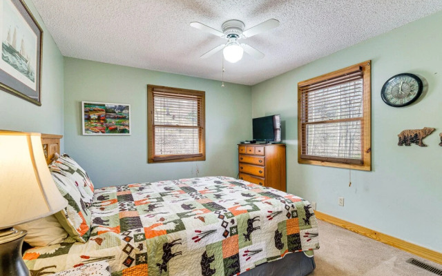 Pet-friendly Hiawassee Cabin w/ Lake Views & Sauna