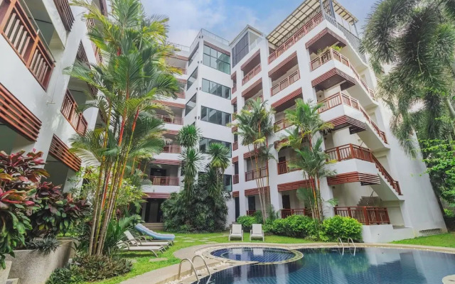 1BR with Pool &Gym Prime Location C233