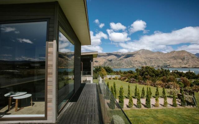 Mt Gold Haven - Sleeps 8 - Lake & Mountain Views