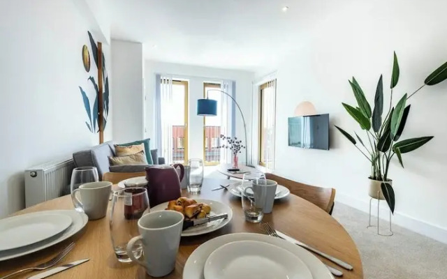 Modern Apts with Balcony in Mitcham