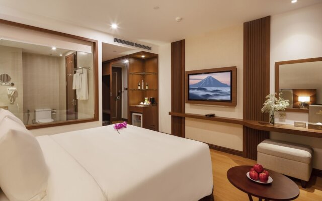 Regalia Gold Hotel in Nha Trang, Vietnam from 47$, photos, reviews - zenhotels.com guestroom