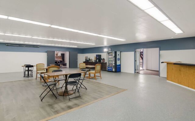 Rodeway Inn & Suites Sidney Historic Downtown I-80