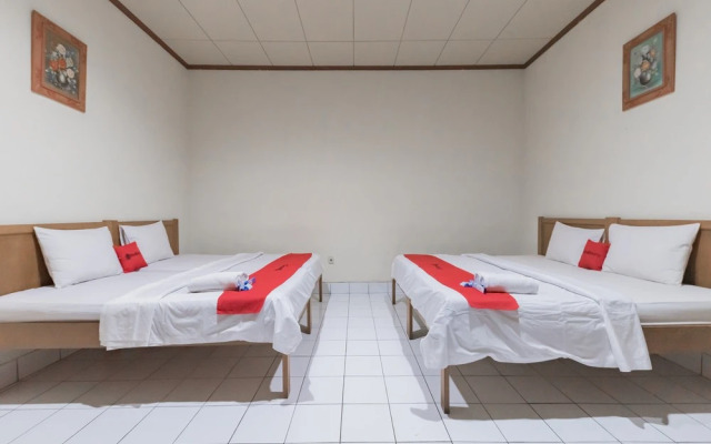 RedDoorz Plus @ Hotel Griya Astoeti