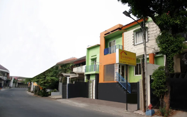 OYO 188 Nely Murni Residence