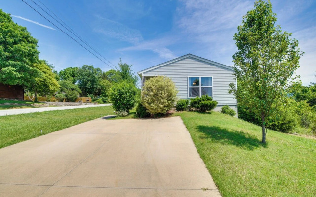 Branson Home w/ Patio & Fire Pit: 7 Mi to Downtown