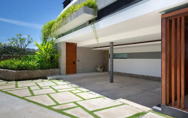 Gamay 3-bedroom Villa With Beach Access