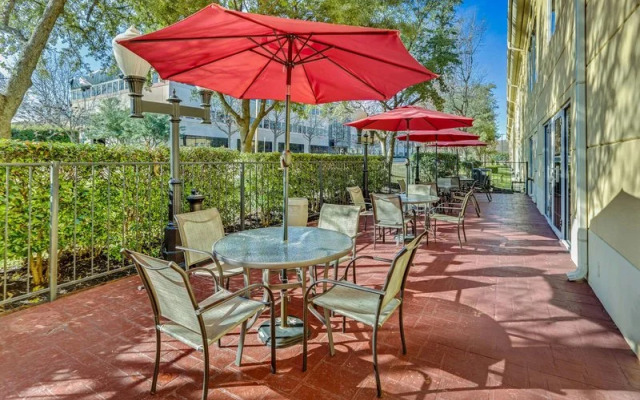 La Quinta Inn & Suites Dallas - Las Colinas