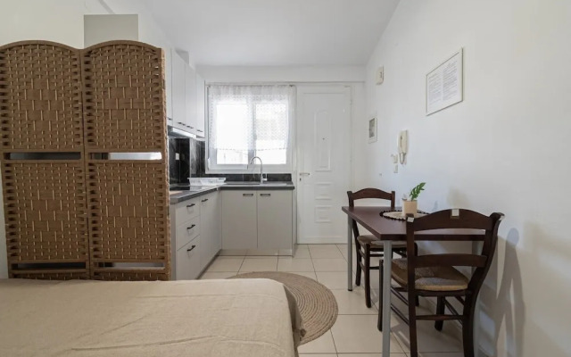 Tommy Seafront No 4 by Rentalspro - Nea Flogita