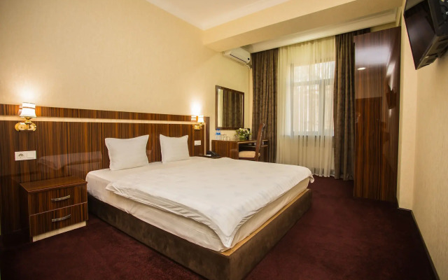 Grand Capital Hotel