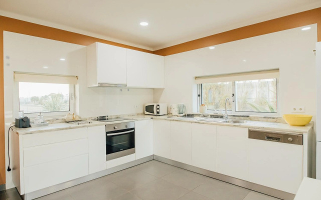 GuestReady - Beachfront Villa In Esposende