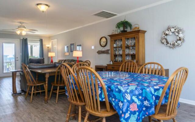 Friendship Lodge by Oak Island Accommodations