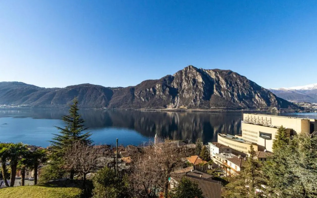 NEW! Bellavista Residence Wraparound Lake Views