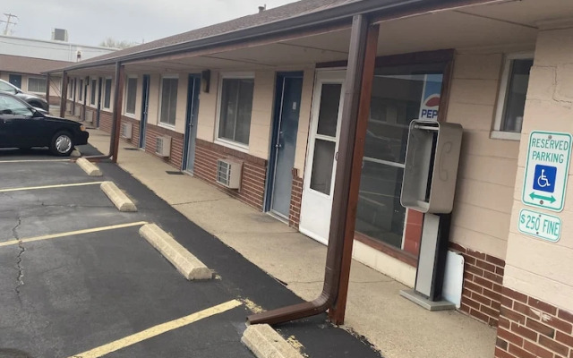 Courtesy Motel