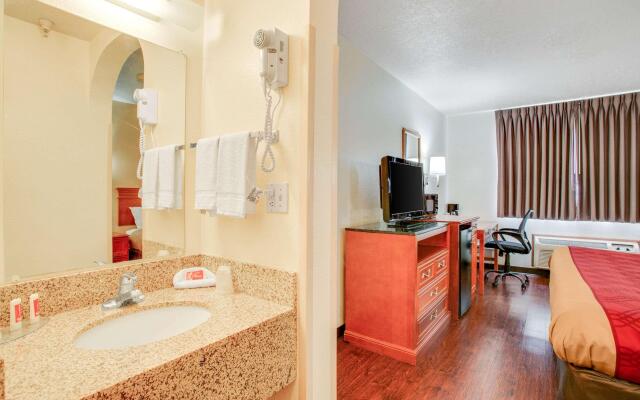 Econo Lodge Inn & Suites Albuquerque East I-40 Eubank Exit