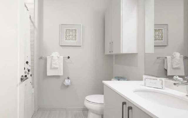 Global Luxury Suites East Boston