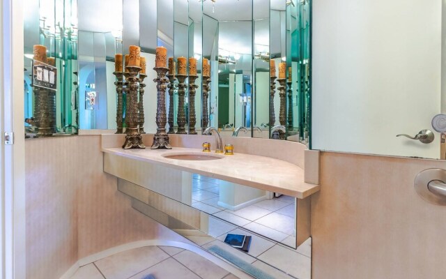 Siesta Breakers Penthouse on the Beach