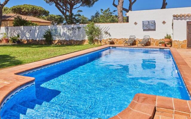 Villa Maymonis Chiclana de la Frontera by Ruralidays