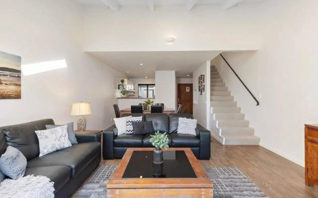 255 on The Lake - Lakefront Views and Close to Town – Guest Rooms – Queenstown