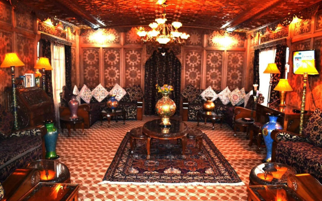 Swan Group Of Houseboats