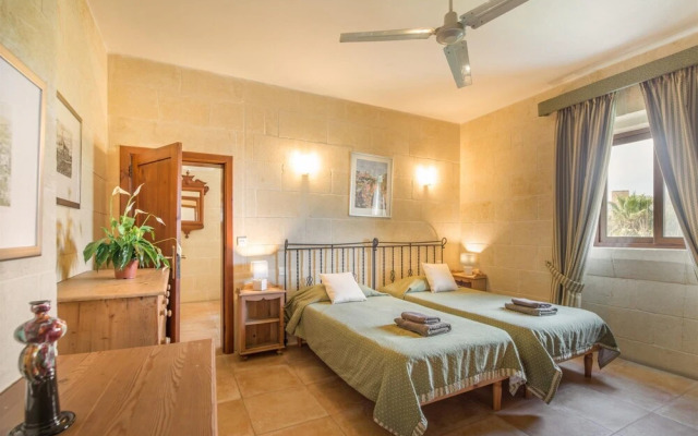 Ta Battista - Xewkija Holiday Home