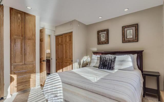 Laurelwood Condominiums Studio Premier Unit 301