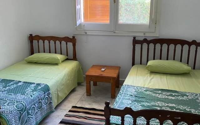 Sunny 4-Bedroom Townhouse Families Only