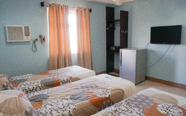 Crowne Garden Hotel