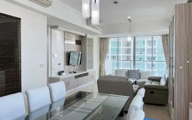 Luxury 3BR Kemang Village w/ Netflix, WiFi, Pool