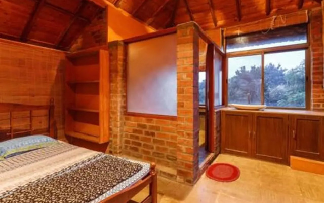 Kerala Style Villa by Stayjade | AC | 4bhk | fishpond