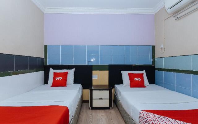 Cosy Inn by OYO Rooms