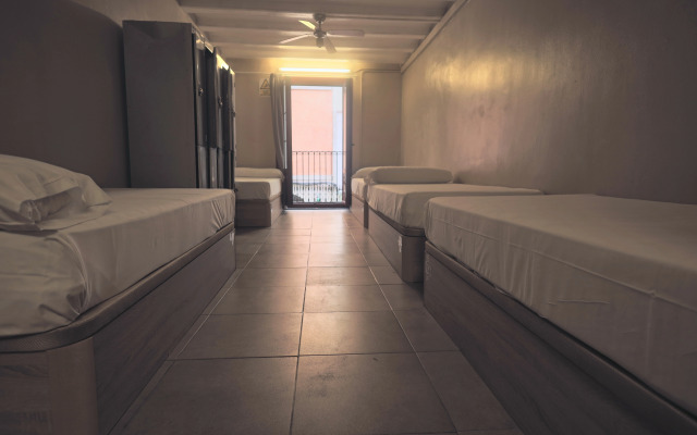 Ideal Youth Hostel