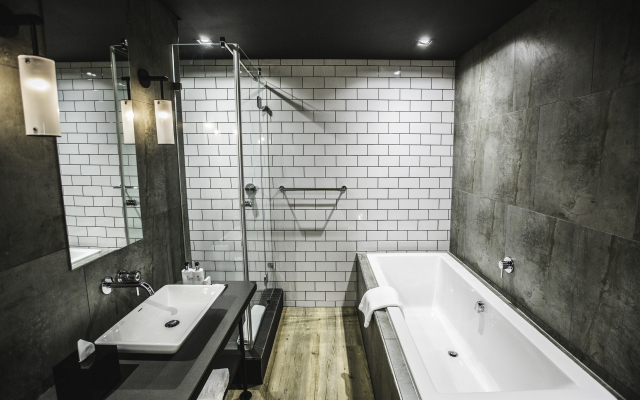 Century City Hotel Urban Square