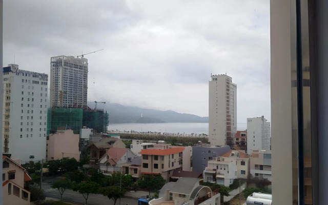 La Beach Hotel