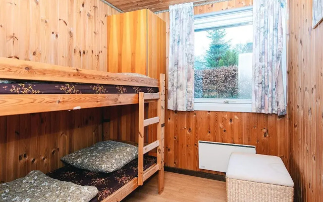 6 Person Holiday Home in Farvang