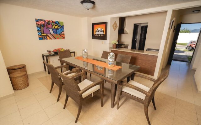 JUUB Luxury 3 Bedroom House at Playa diamante