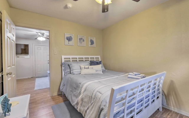 Fire Pit & Grill: Fishing Cottage in Aransas Pass!